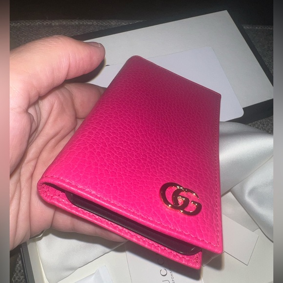 Gucci iphone x/xs case/wallet hot pink NWT box retails $395